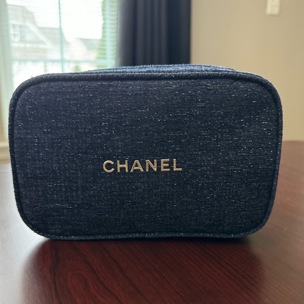 Chanel makeup bag - 2023 holiday set